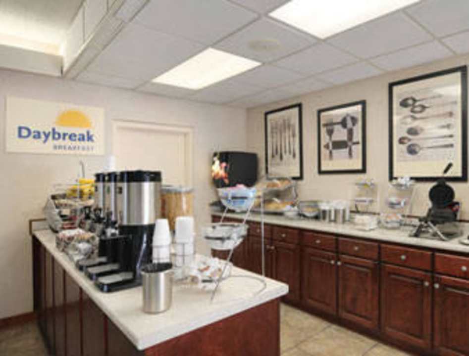 Breakfast Hotel Days Inn Statesboro