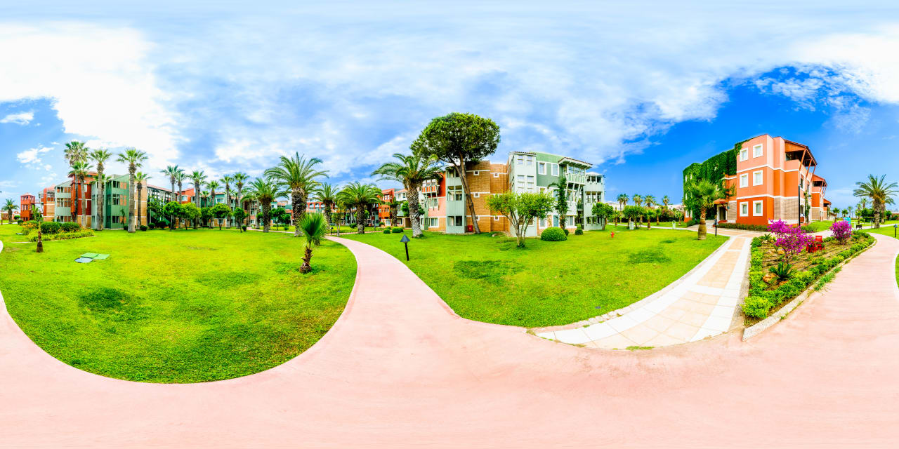 Seitlicher Gartenbereich Megasaray Club Belek