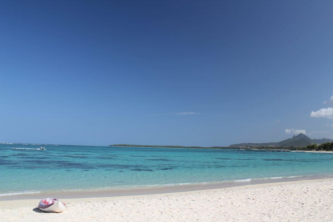 Strand Friday Attitude