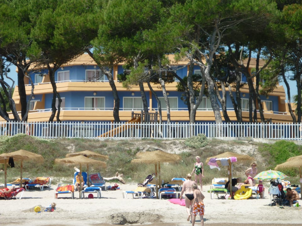 Blick vom Meer auf einen Hotlabschnitt Iberostar Selection Playa de Muro Village