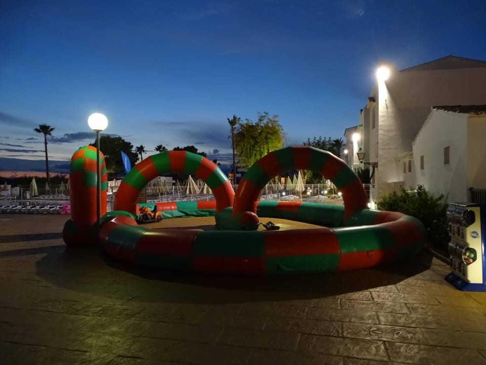 Go-kart-Bahn bei der Minidisco (gegen Gebühr) Globales Bouganvilla