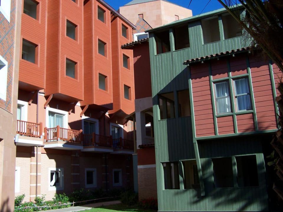 Kontrast alte Bauten zum Neubau! Megasaray Club Belek