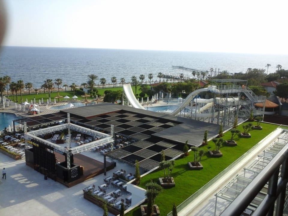 4. Stock Blick auf Restaurant und Rutschen Voyage Sorgun