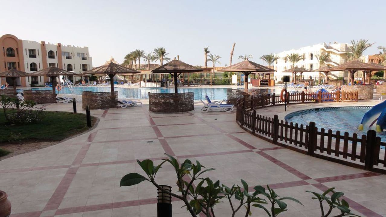 Neuer Familienpool hinten SUNRISE Royal Makadi Resort