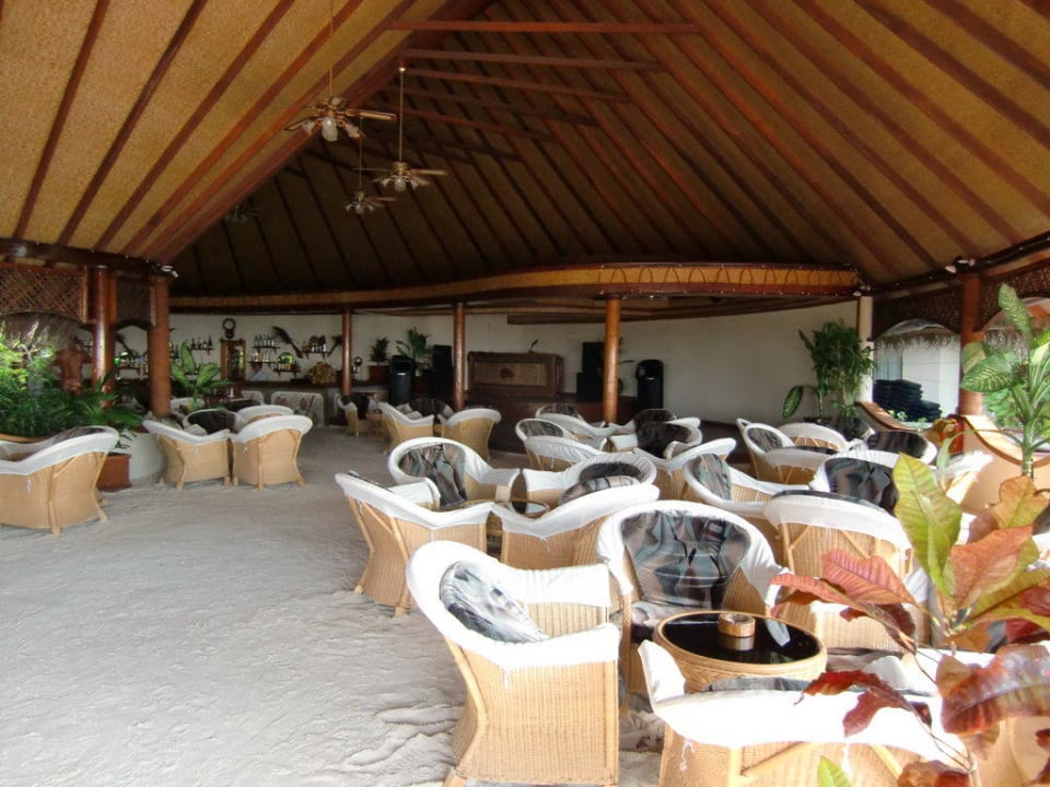 Bar mit herrlichem Sandboden Sun Siyam Vilu Reef