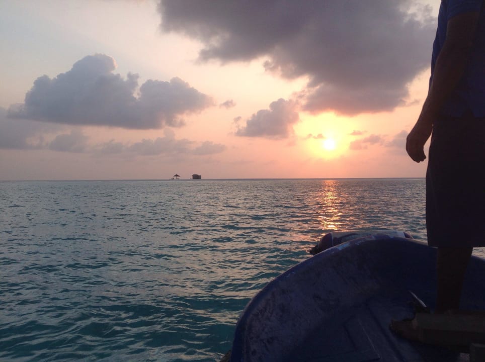 Sonnenuntergang auf dem Meer Kuredu Island Resort & Spa