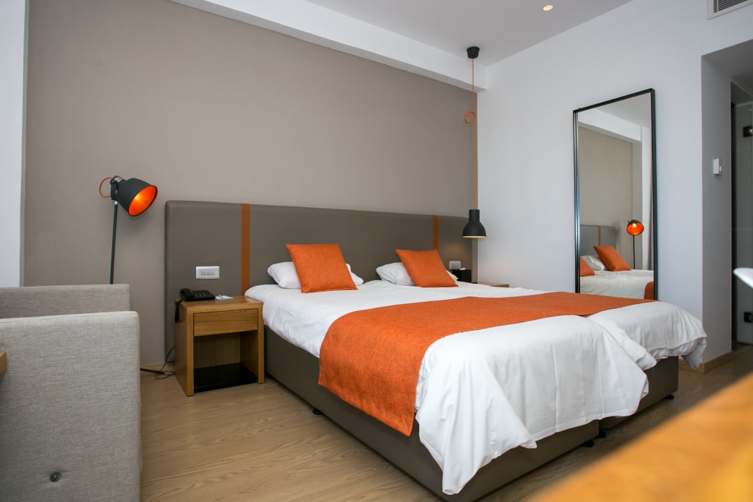 Zimmer Crystal Springs Beach Hotel