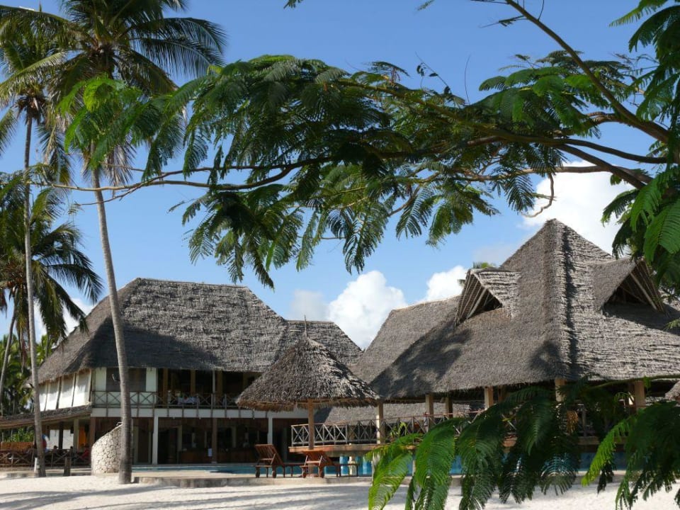 Hauptrestaurant und Madafu Lounge Bar Neptune Pwani Beach Resort & Spa