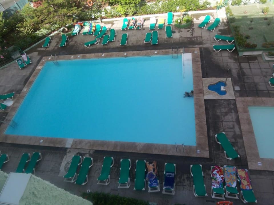 Pool vom Balkon Apartamentos Los Aguacates