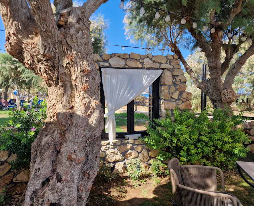 Gartenanlage Anissa Beach & Village