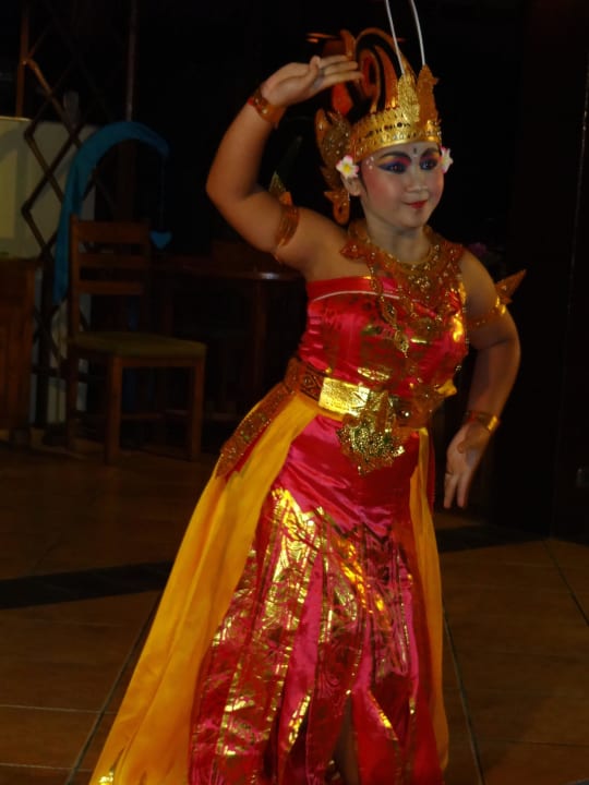 Vorführung: Traditioneller Tanz Alam Anda Ocean Front Resort & Spa