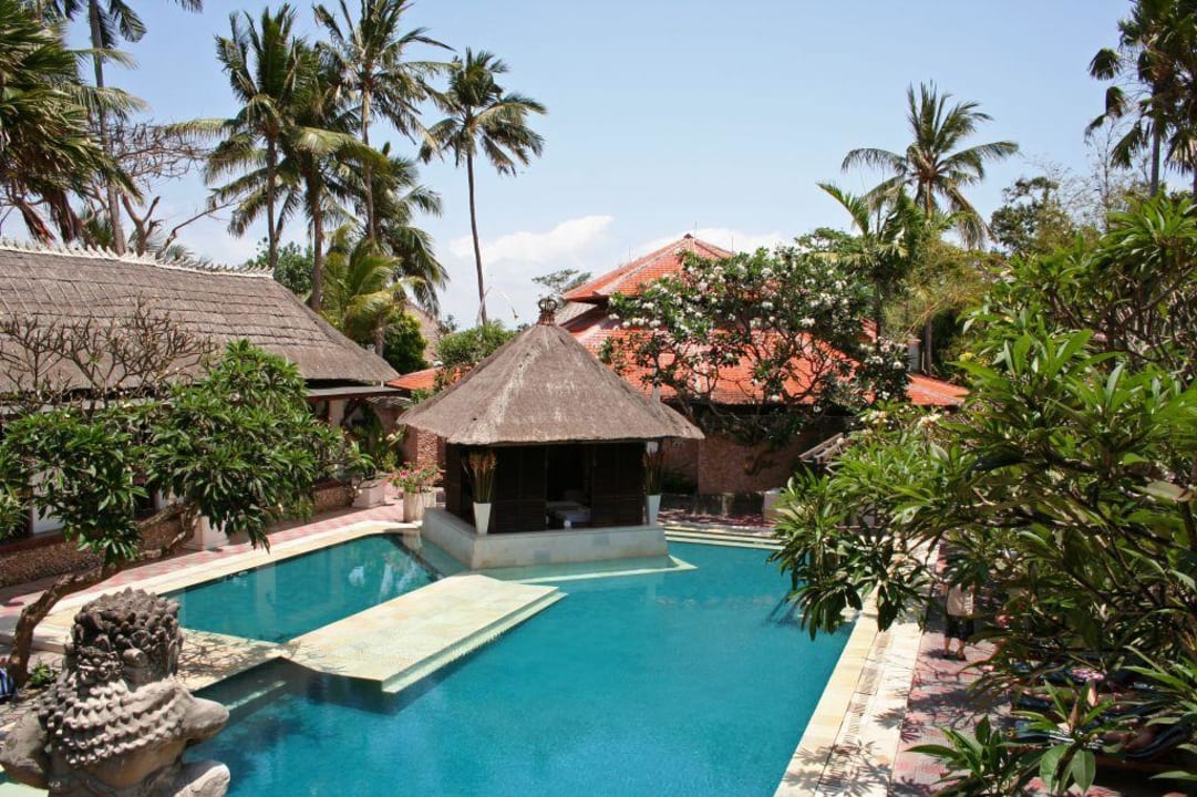 Der kleine Pool beim Spa-Center Puri Santrian