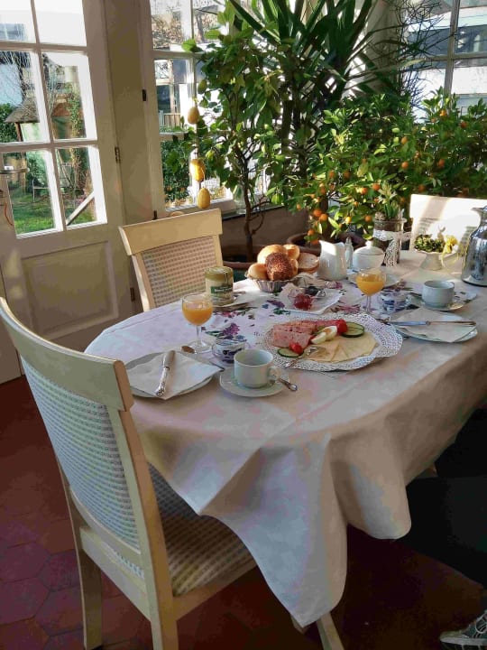Frühstück im Wintergarten :-)) La Roseraie