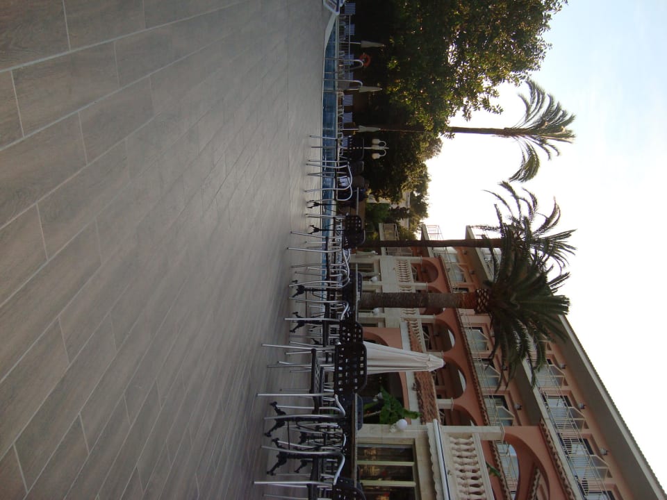 Ruhepool und ein Teil vom Haupthaus R2 Lago Playa Park