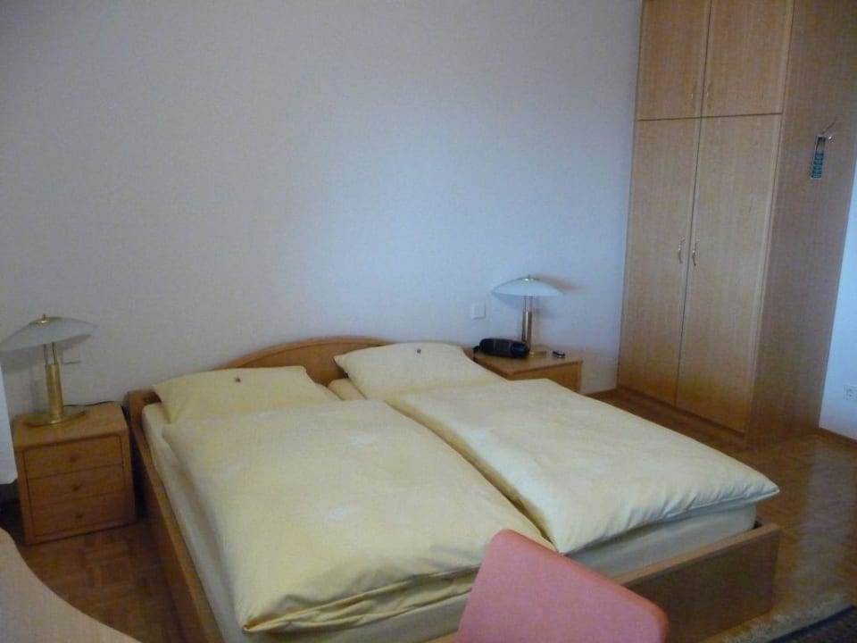 Bett Hotel Honey-Do