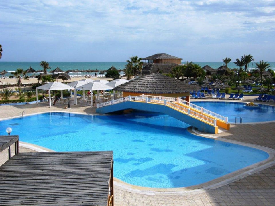 Pool mit Bar Caribbean World Thalasso Djerba