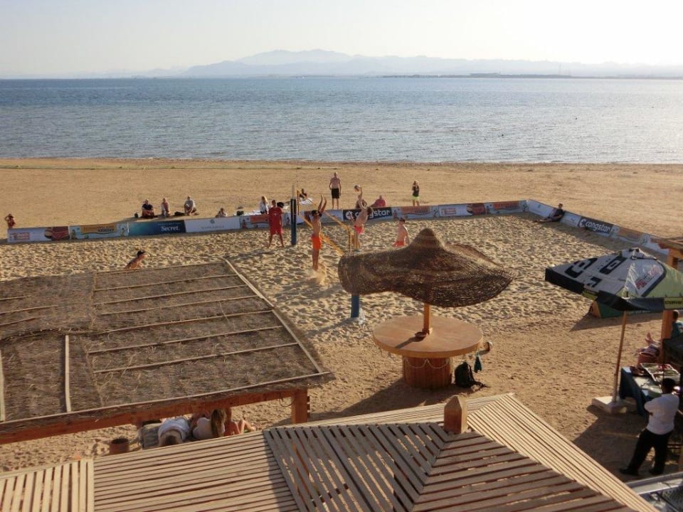 Beachvolleyball am 7BFT Kite House The Breakers Diving & Surfing Lodge