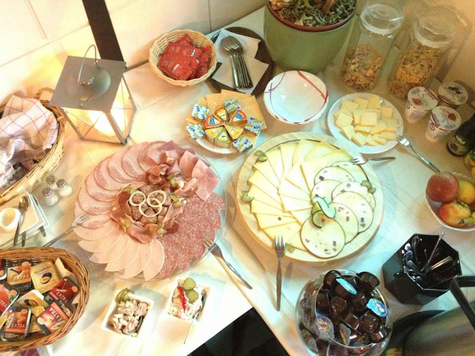 Sonntagsfrühstück Pension Cafe Karina