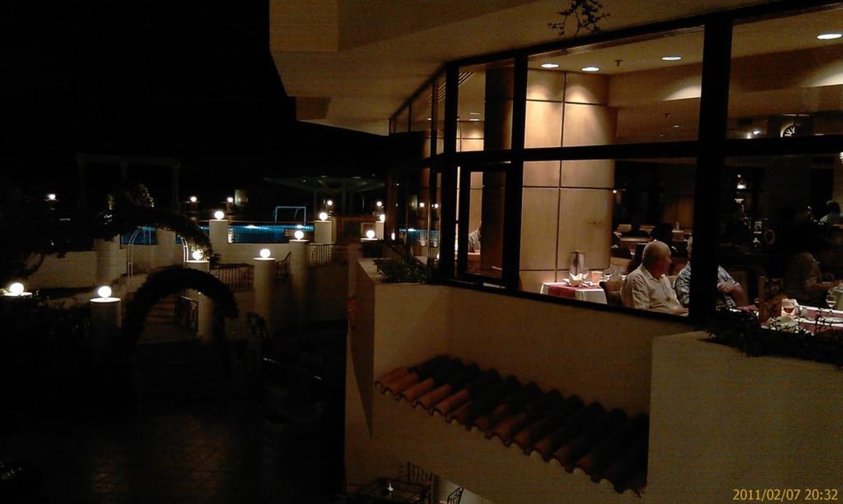 Bei Nacht SUNRISE Holidays Resort (Adults Only)