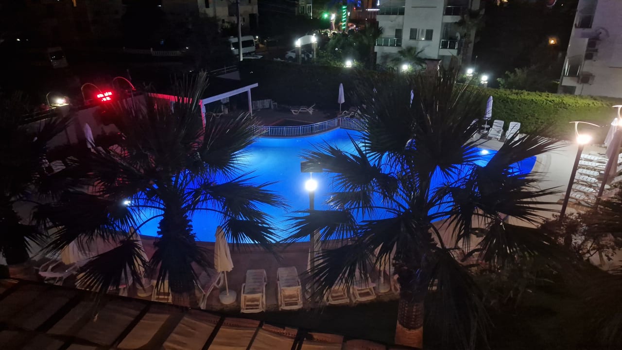 Pool Side Löwe Hotel