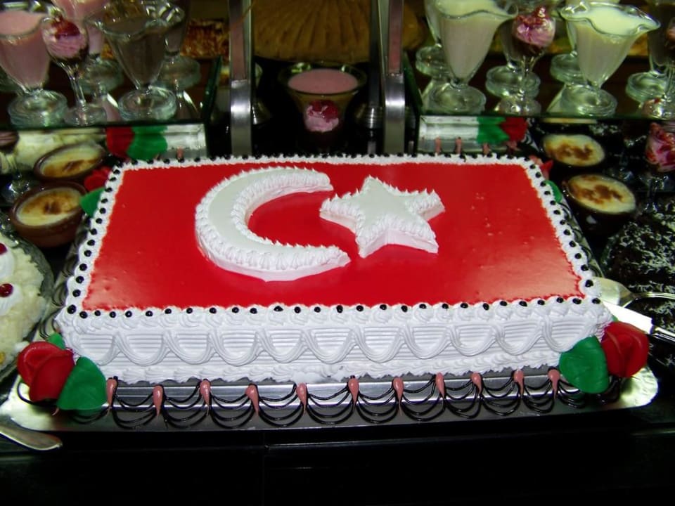 Am Kuchenbüffet Can Garden Resort