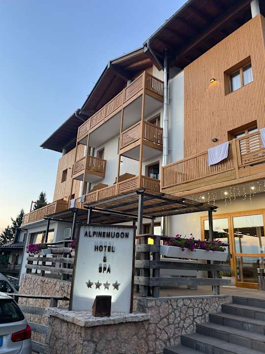 Außenansicht Hotel Alpine Mugon