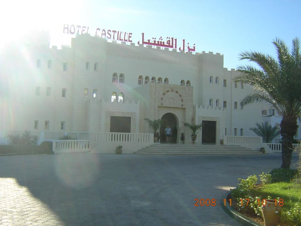 Hotel von der Straße aus Djerba Castille