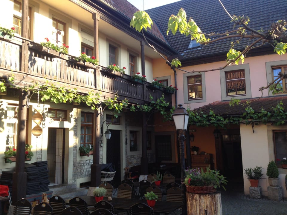 Blick vom wirtsgarten zum Hotel Gasthof Zum Storch