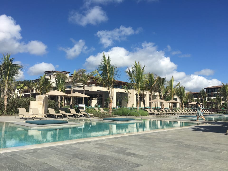 Pool Lopesan Costa Bávaro Resort, Spa & Casino