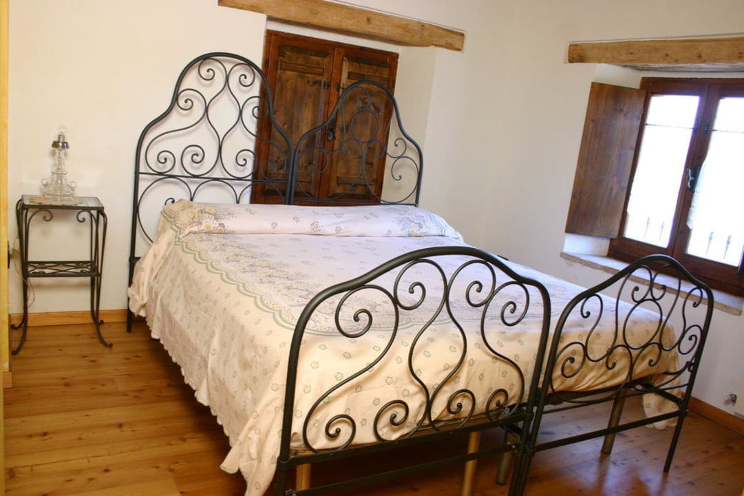 Camera matrimoniale e tripla Bed & Breakfast San Firmano