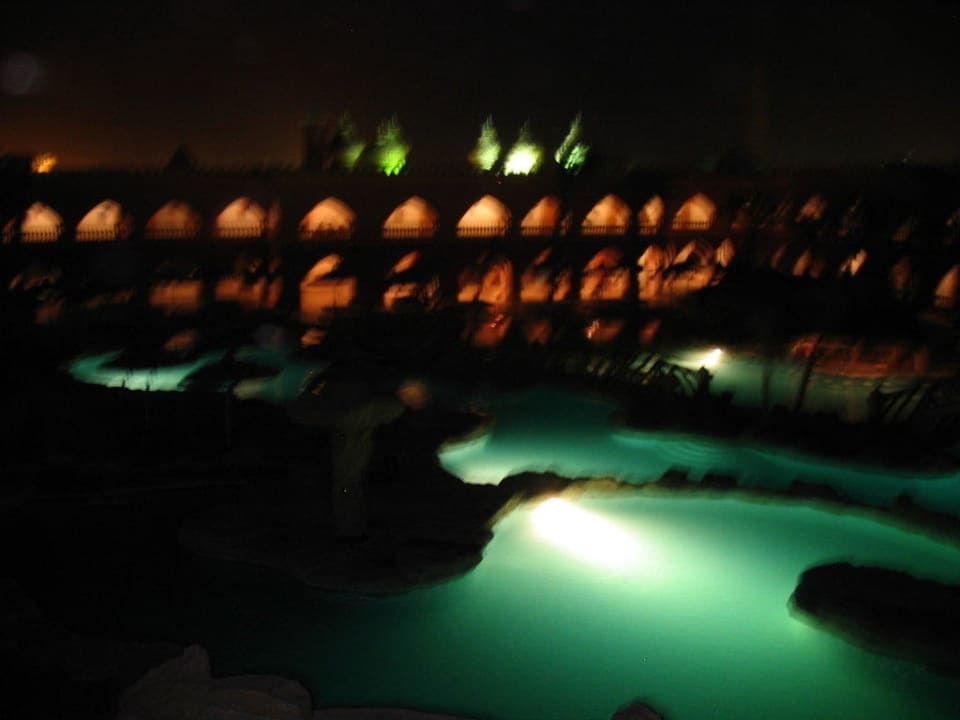 Großer Pool bei Nacht Pickalbatros Alf Leila Wa Leila Resort - Neverland Hurghada