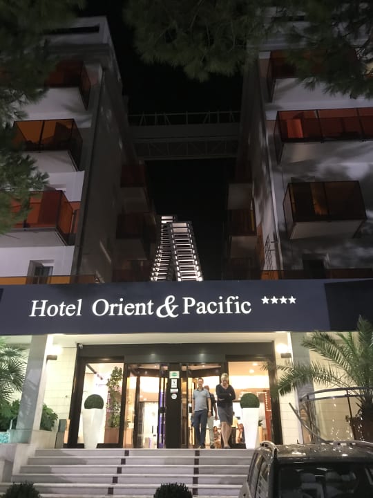 Außenansicht Hotel Orient & Pacific