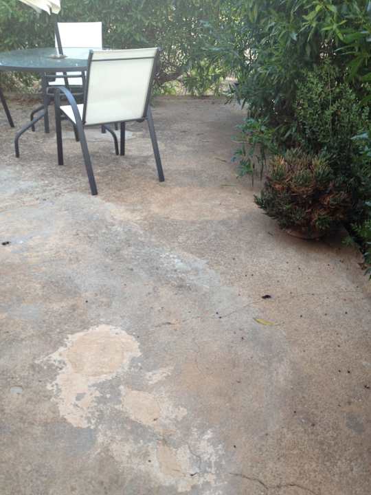 Verschmutzte kaputte Böden Finca Kalotta