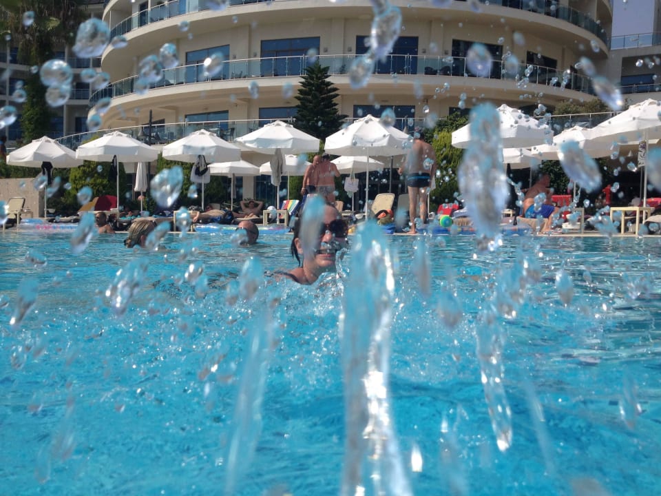 Wasserspiele im Pool Commodore Elite Suites & Spa - Adults only