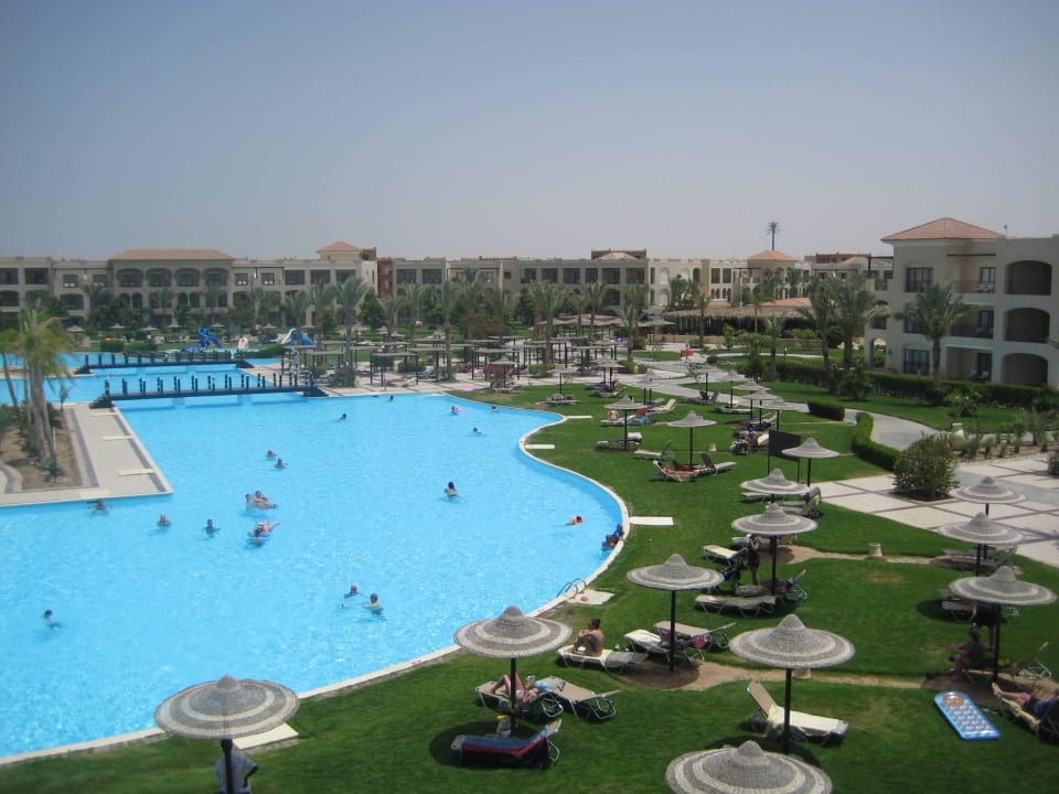 Pool beim Strand JAZ Aquamarine Resort