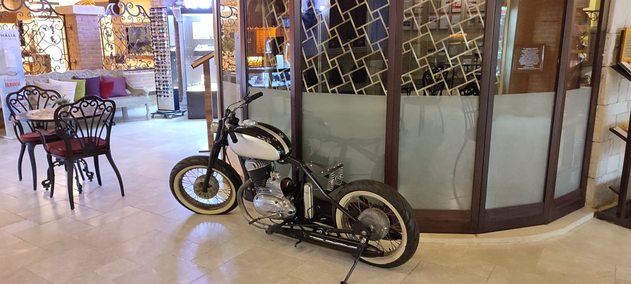 Lobby Hotel Thalia Unique