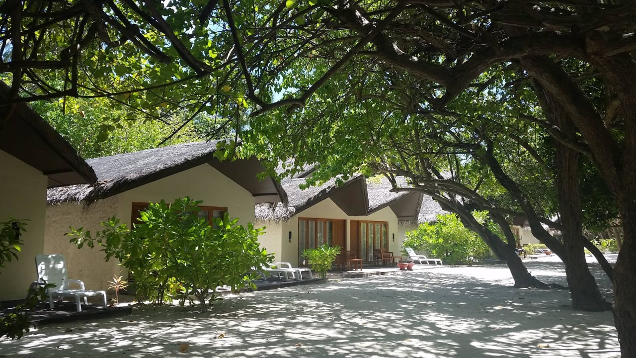 Blick auf Beachvillen  Adaaran Select Hudhuran Fushi - Premium All Inclusive