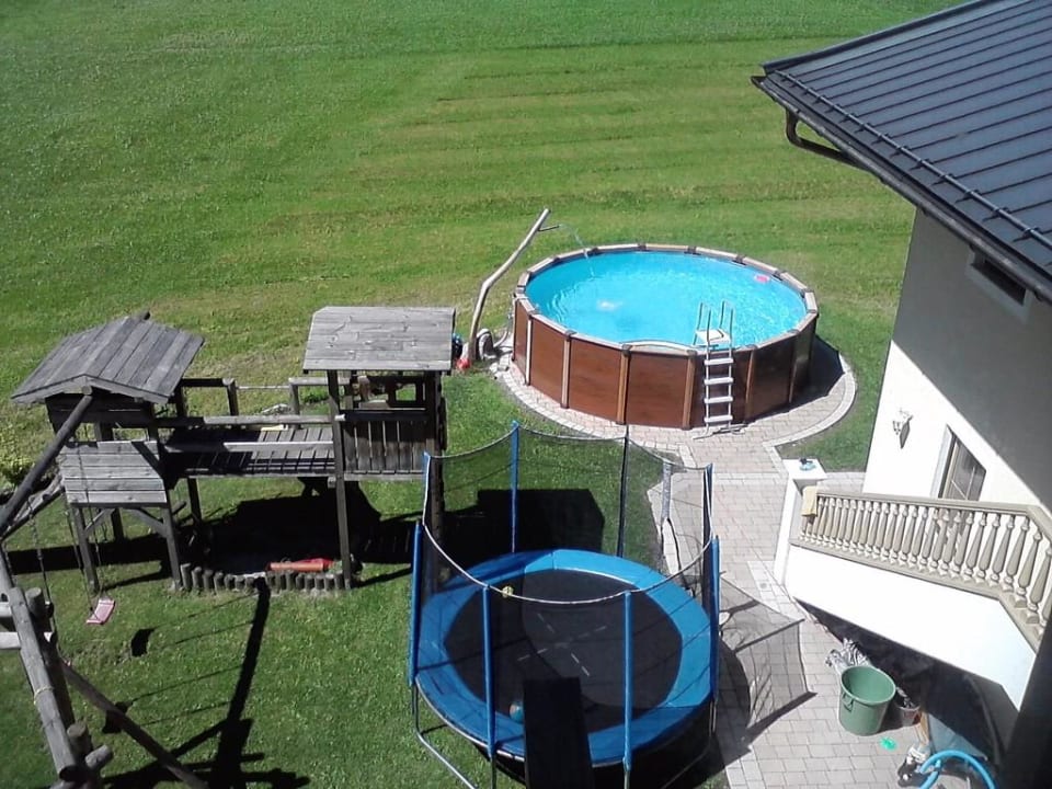 Pool und Spielanlage  Biobauernhof Obertrattenbachhof
