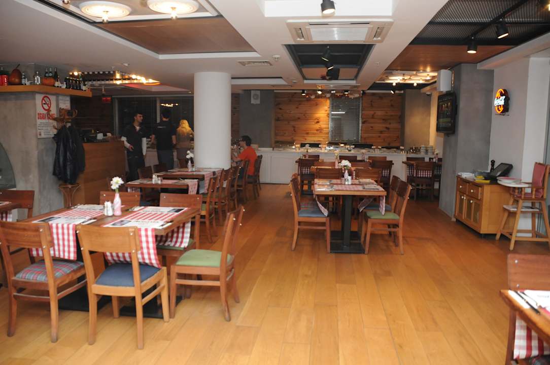 Breakfast area Ramada Hotel Istanbul Asia