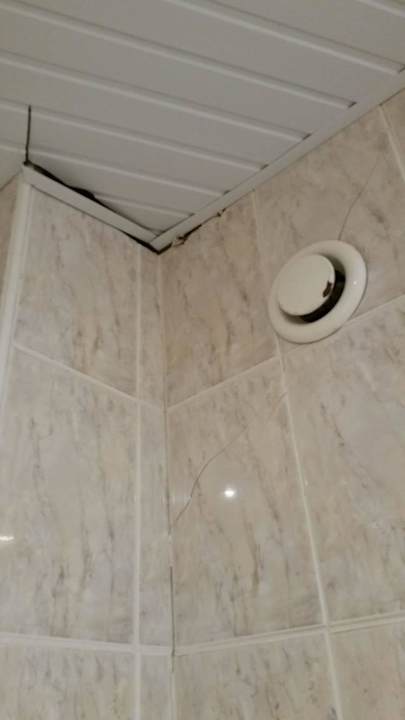 Schmutz und Dreck, wo man auch hinschaut. Hotel Erma