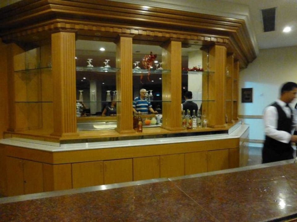 Reichlich gefüllte Hotelbar im El Mouradi El Mouradi Club Kantaoui