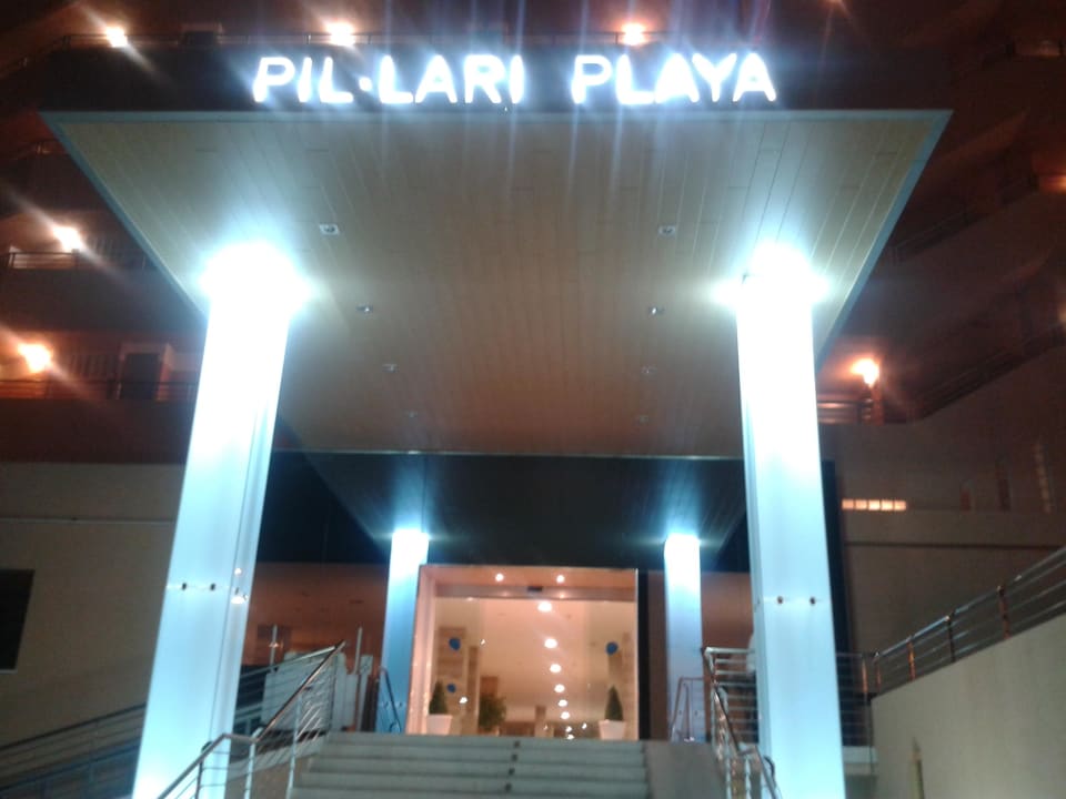 Haupteingang des Hotels allsun Hotel Pil-lari Playa