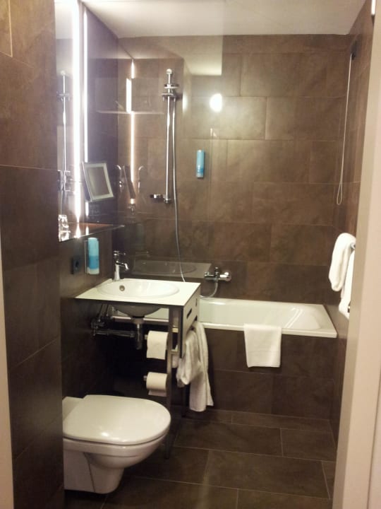 Badezimmer Four Points Flex by Sheraton Vienna Hauptbahnhof