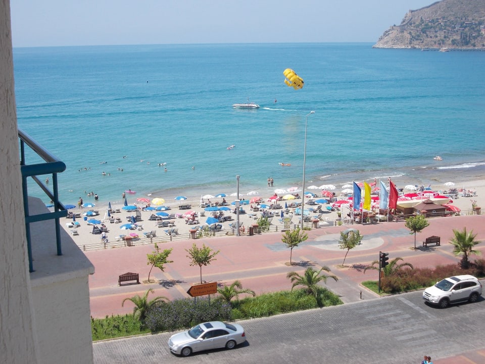 Blick vom Balkon auf den Strand Parador Beach Hotel