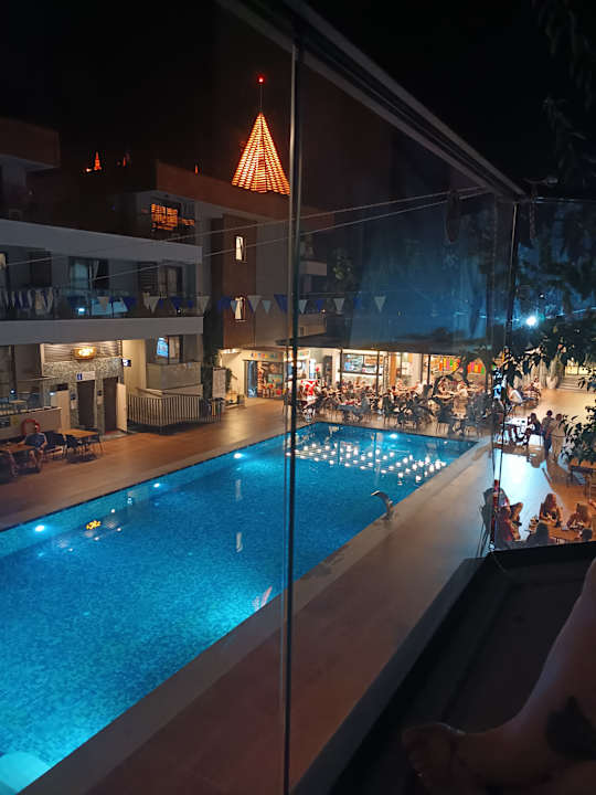 Pool Side Amour Hotel