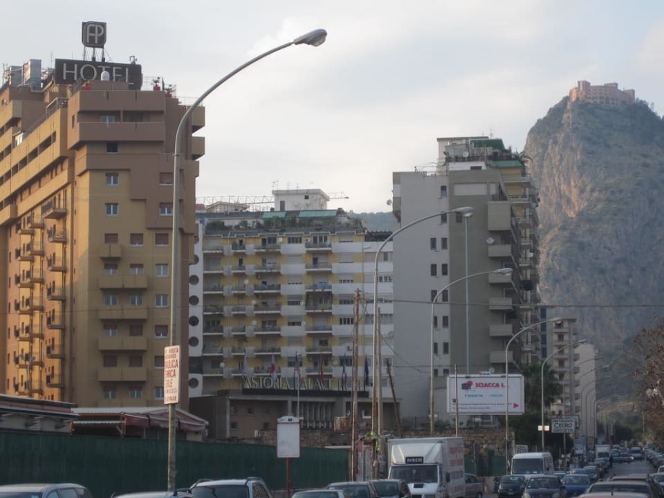 Hotel Astoria Palace von der Straßenseite Hotel Astoria Palace