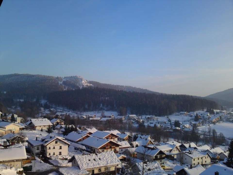 Charlet Obergeschoss mit Blick auf den Silberberg Montara Suites Bodenmais