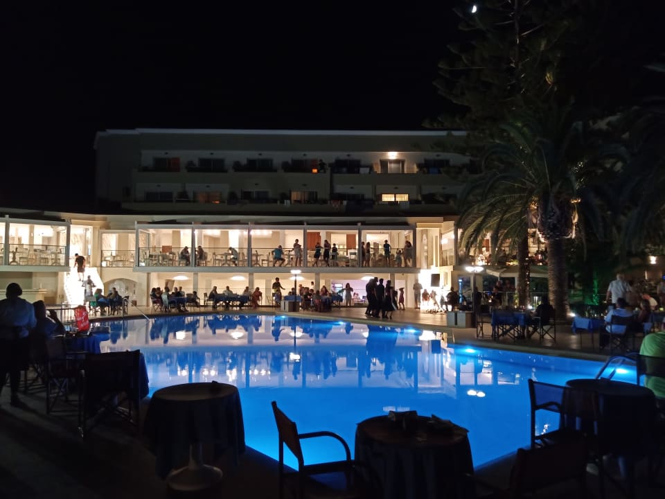 Pool Vantaris Luxury Beach Resort