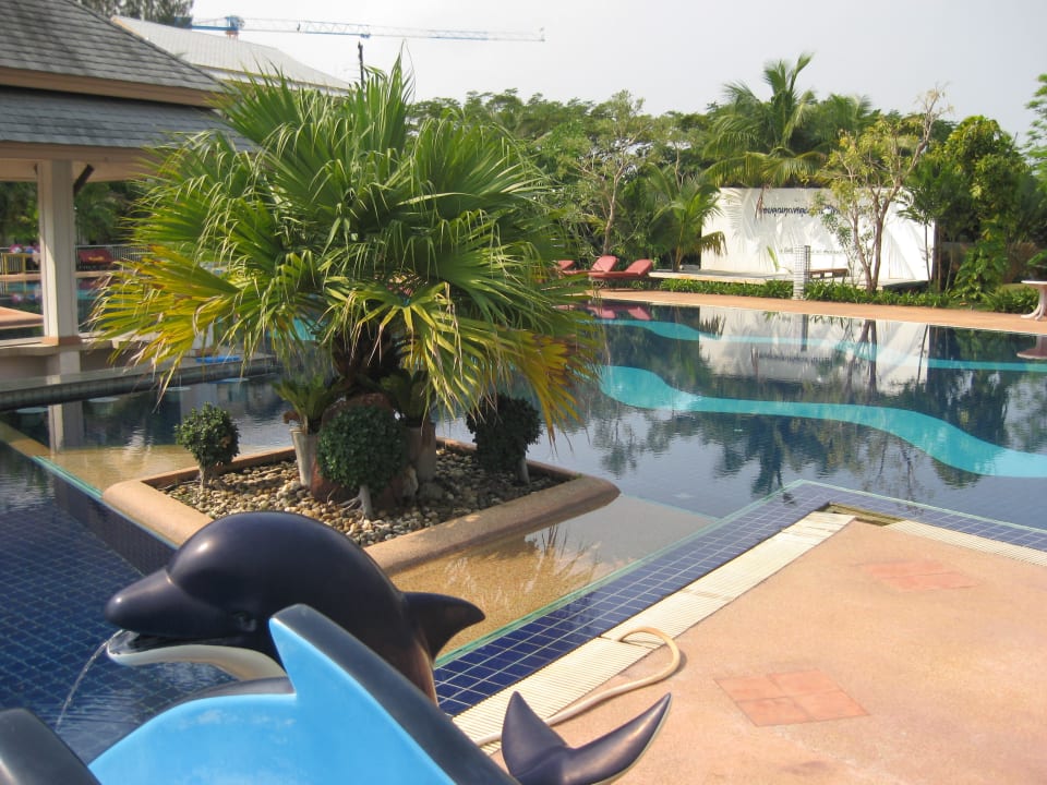 Der Pool ca. 1,65 m bis 1,80 m tief  Hotel Eastiny Resort & Spa