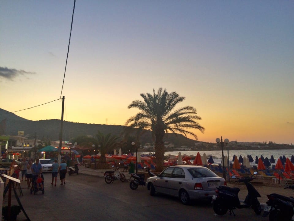 Strand vor dem Hotel Aparthotel Eleni Beach